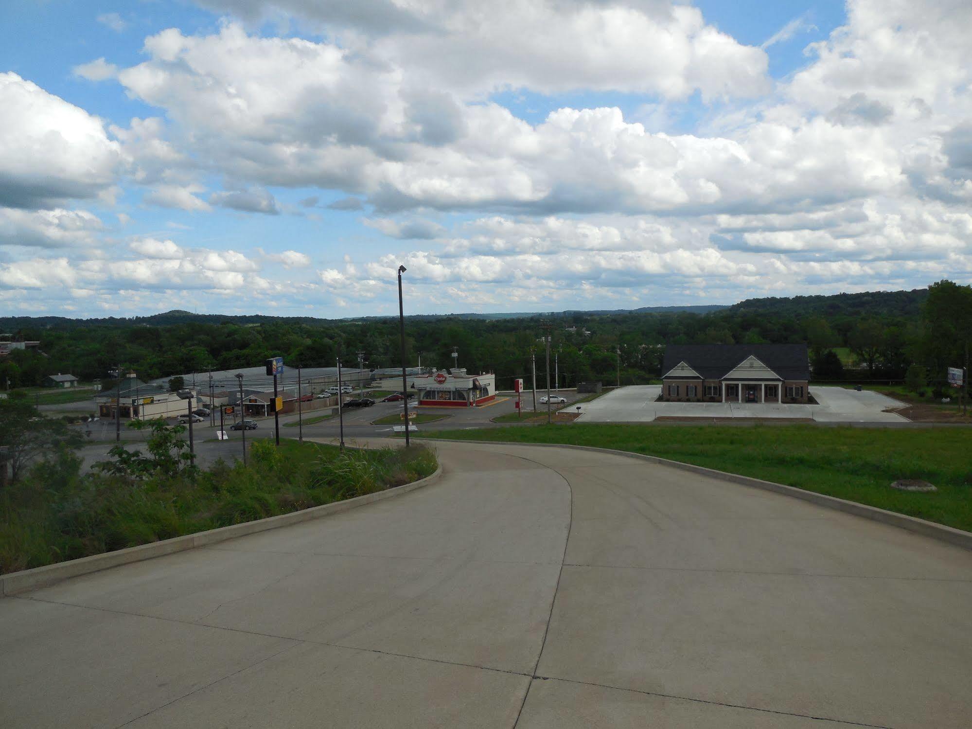 Giles Hotel Inn And Suites Pulaski 외부 사진